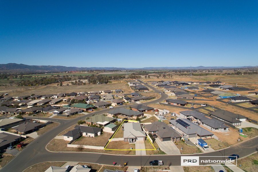 3 Magpie Drive TAMWORTH 18