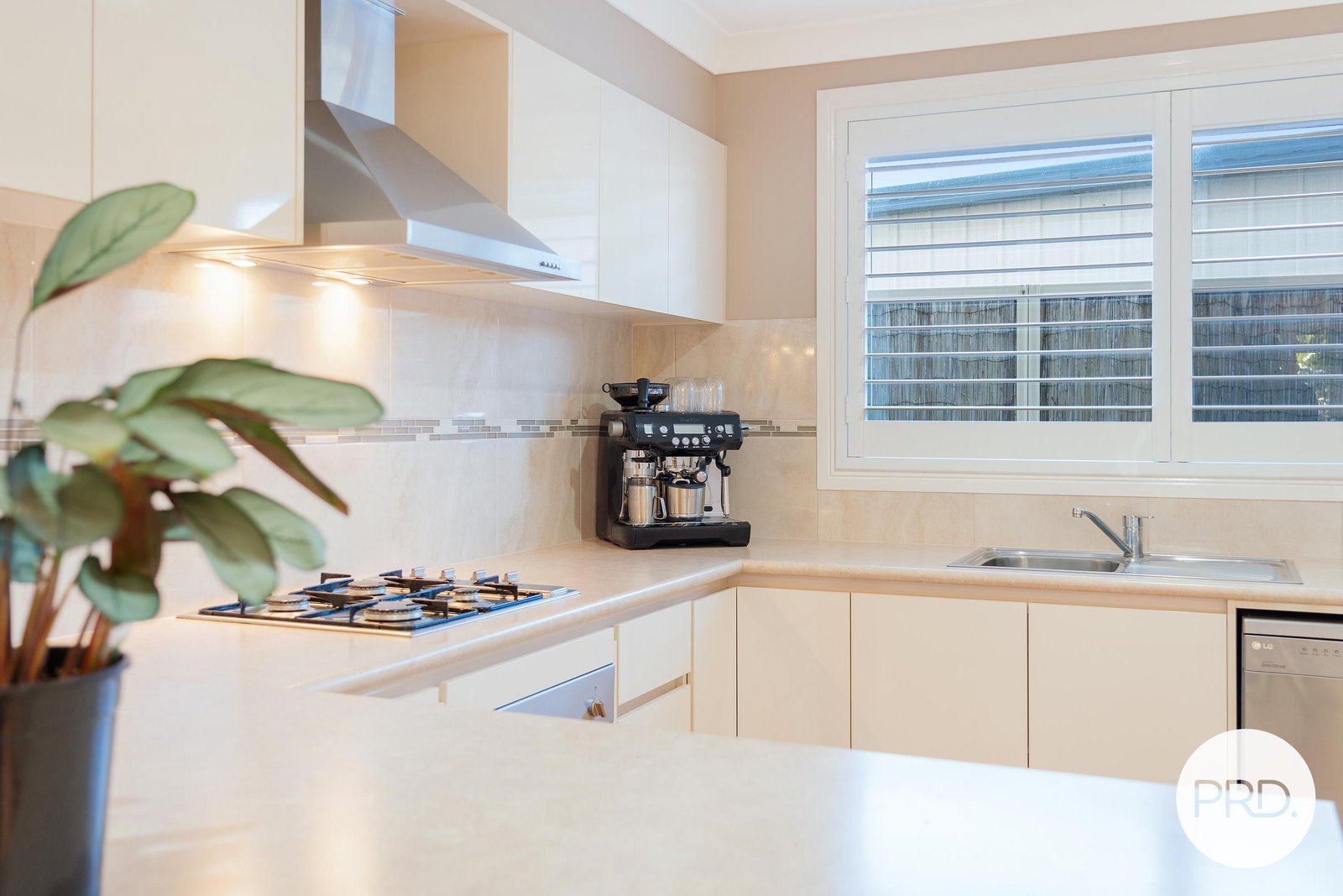 3 Mahogany Close LAKEWOOD 2