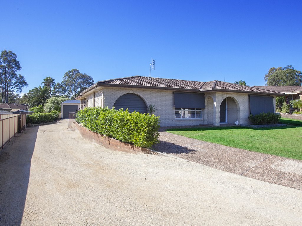 3 Malthus Close THORNTON 2