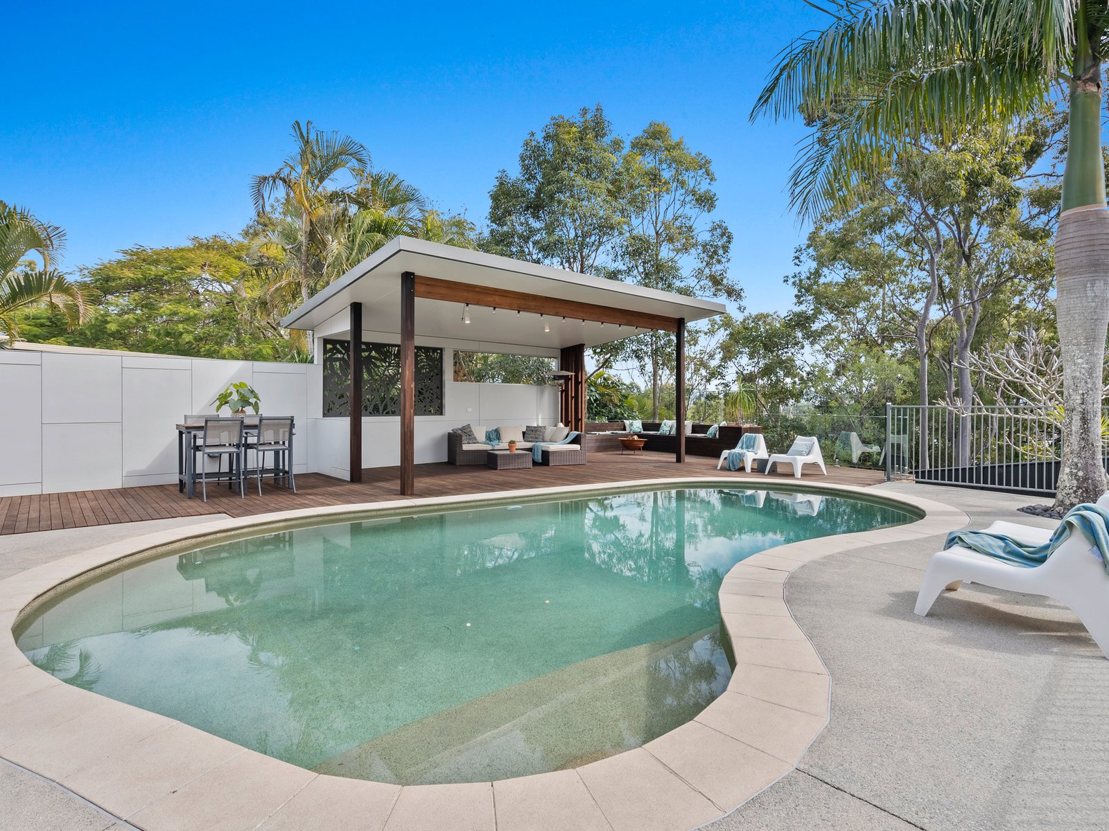 3 McCubbin Court BURLEIGH HEADS 3