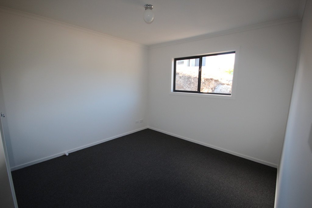 3 McGill Rise CLAREMONT 8