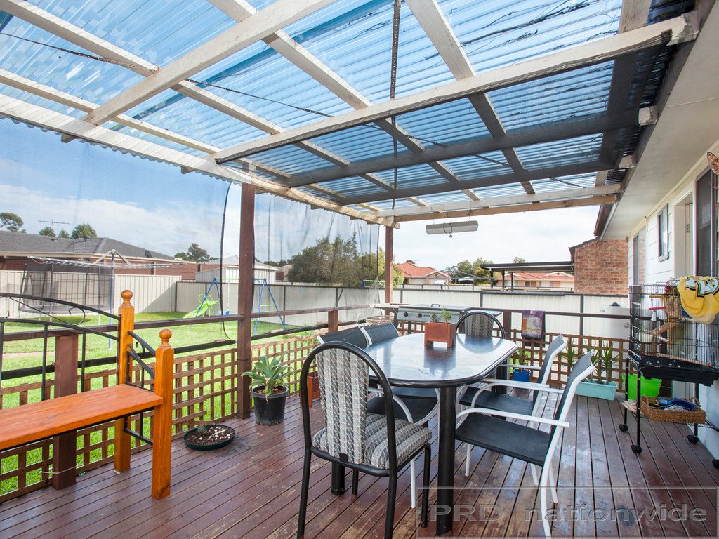 3 McLeod Avenue METFORD 11