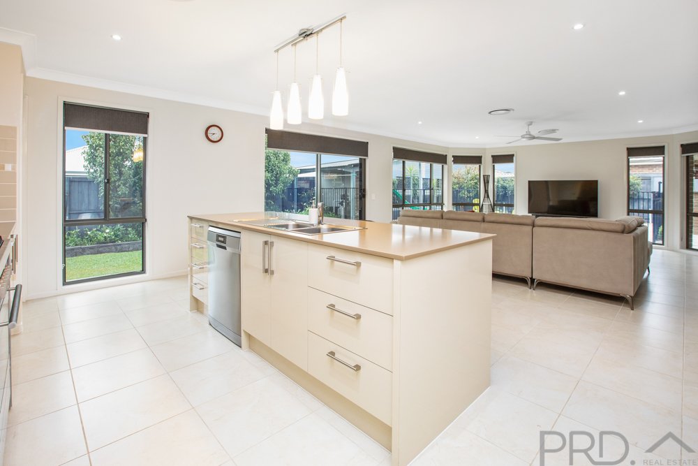 3 Mistfly Street CHISHOLM 4