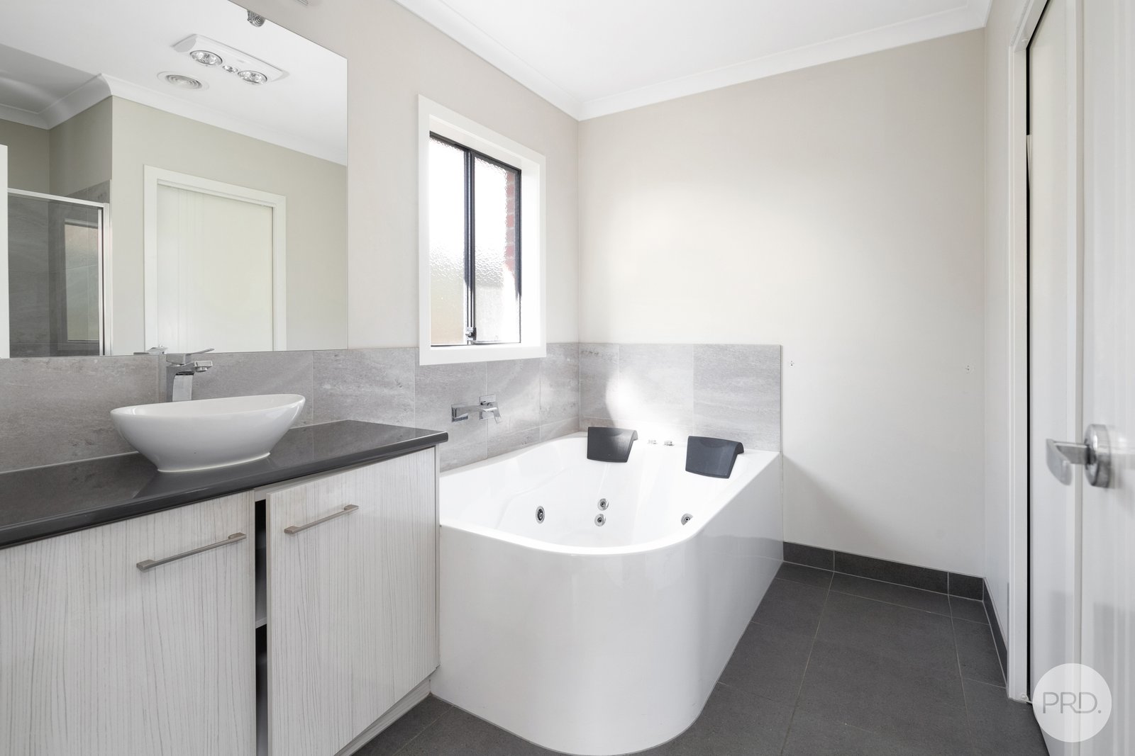 3 Moneill Close BROWN HILL 3