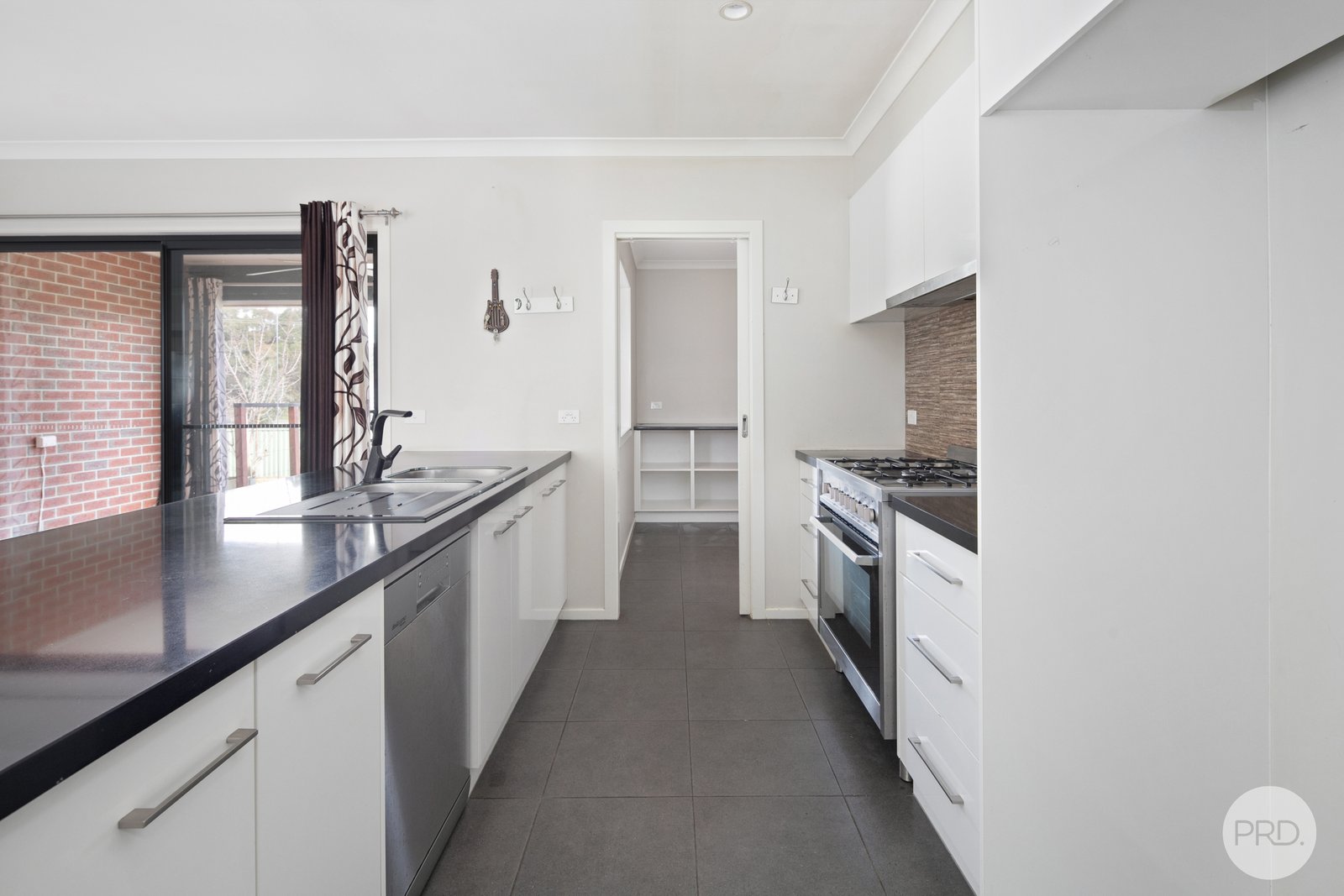 3 Moneill Close BROWN HILL 4