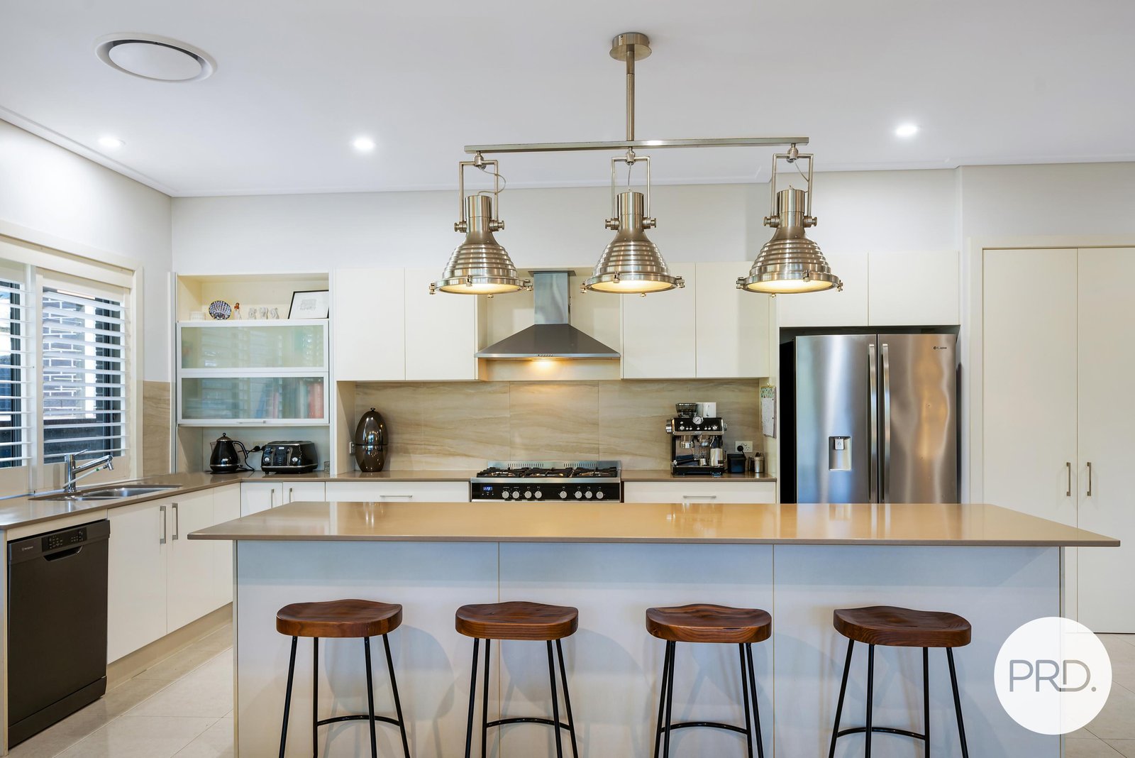 3 Moss Court BONNY HILLS 4