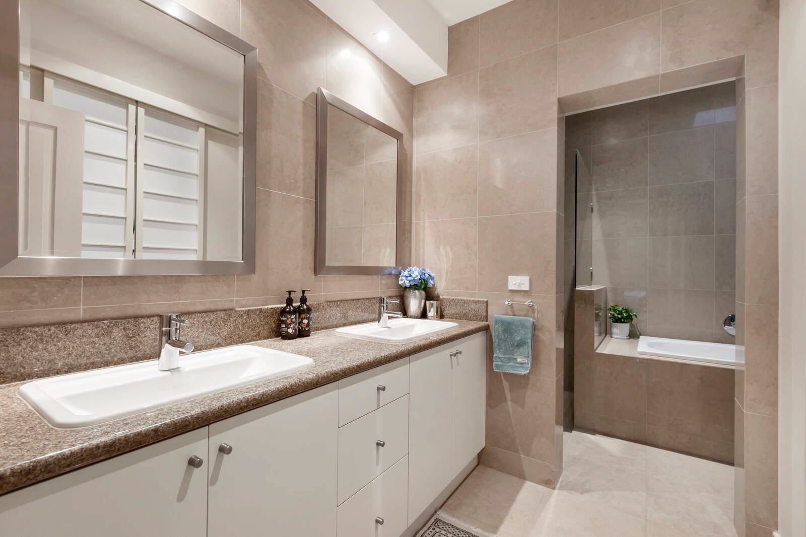 Real Estate and Property in 3 Nareeb Court, Toorak, VIC