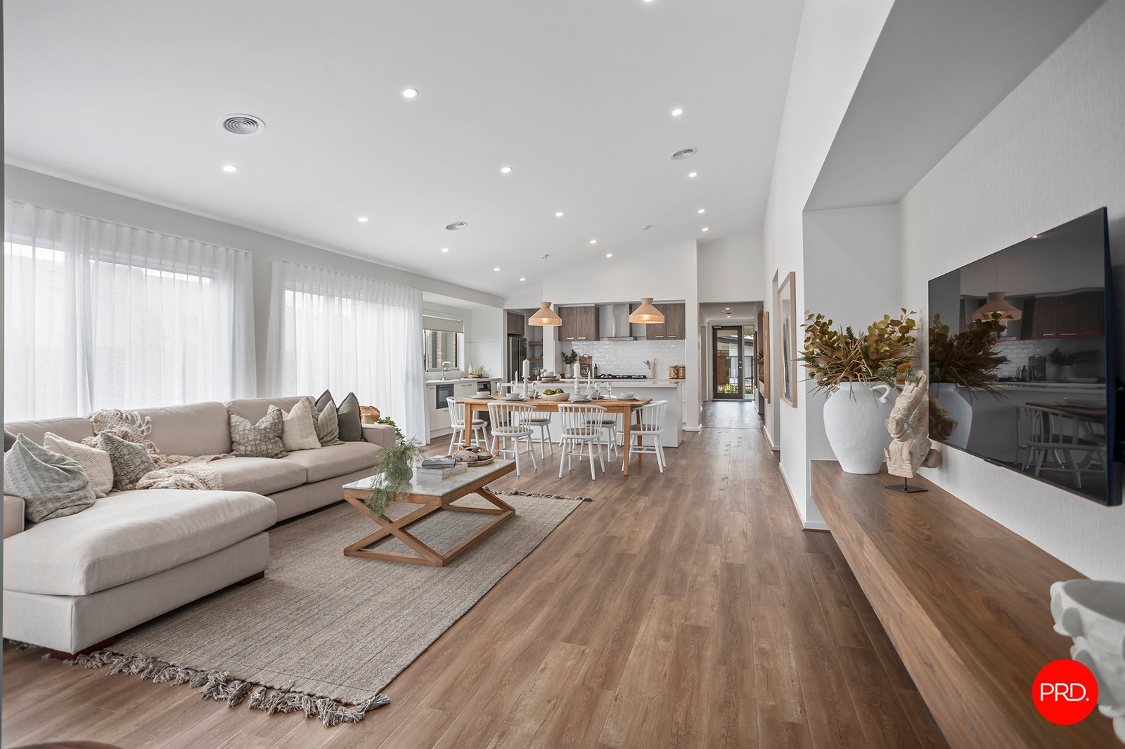 3 Neon Crescent STRATHFIELDSAYE 7