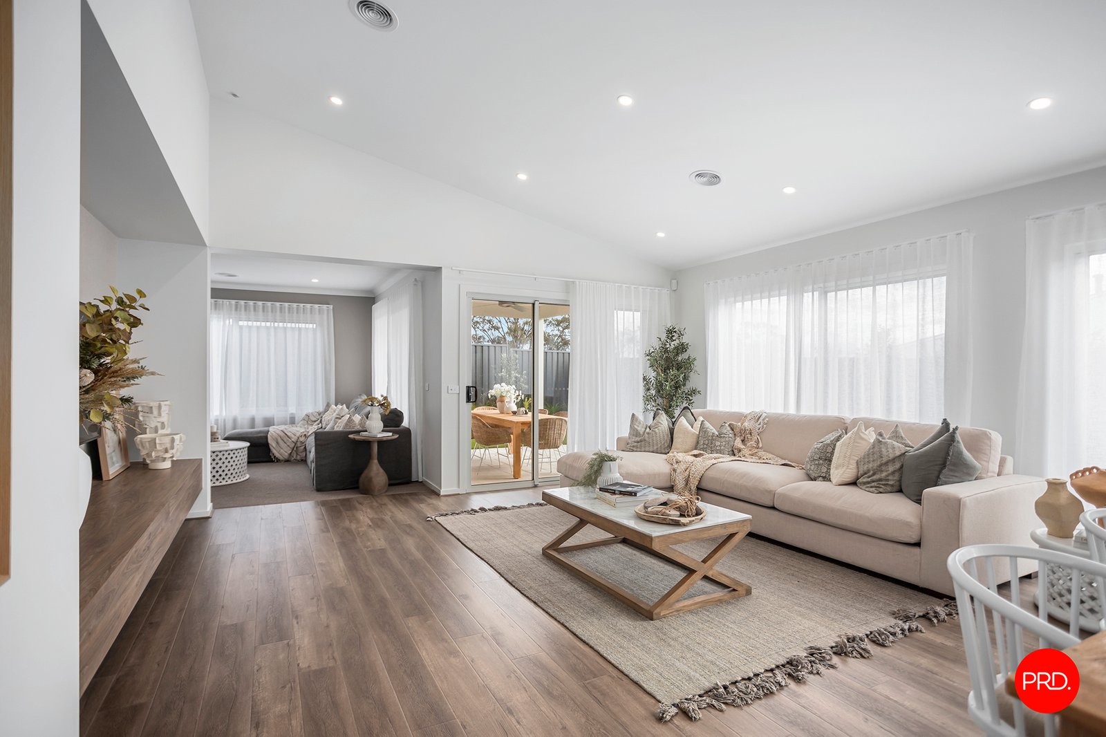 3 Neon Crescent STRATHFIELDSAYE 8