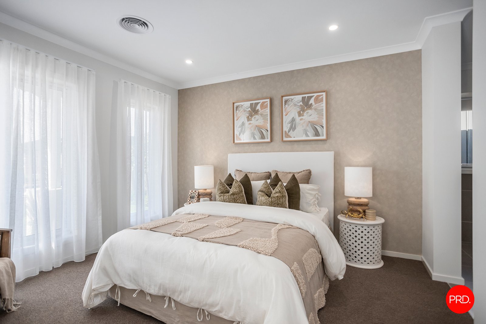 3 Neon Crescent STRATHFIELDSAYE 11