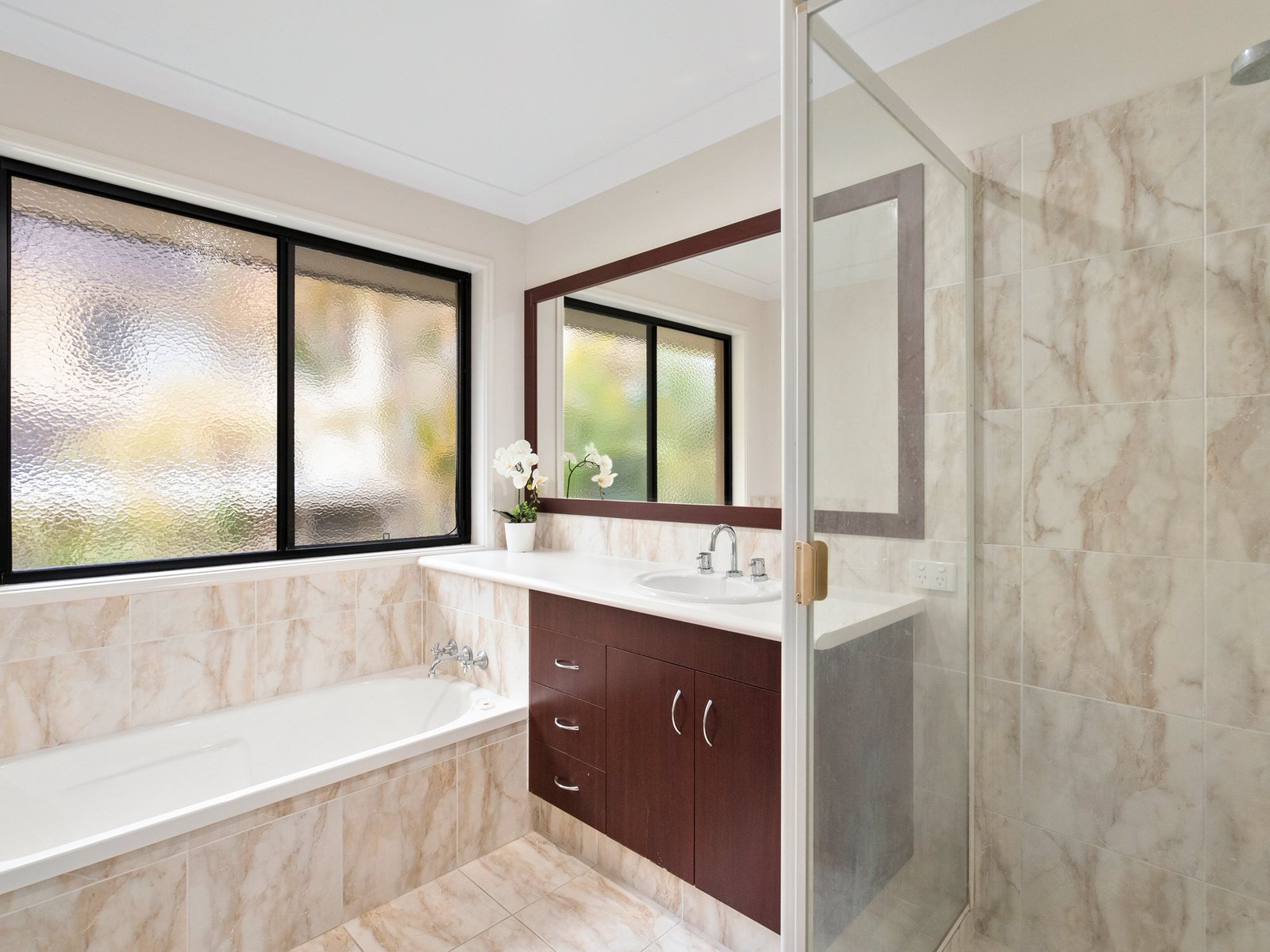 3 Numalla Court ELANORA 11