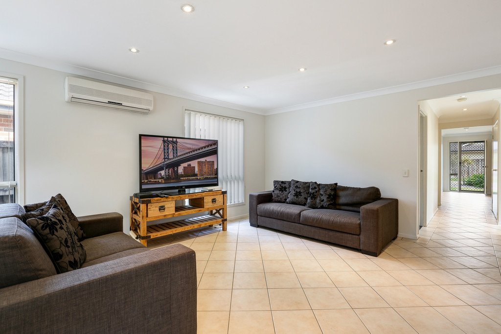 3 Oakwood Place HORSLEY 2