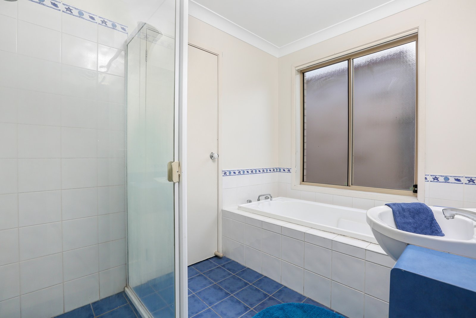 3 Oakwood Place HORSLEY 4