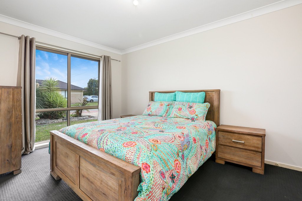 3 Oakwood Place HORSLEY 5