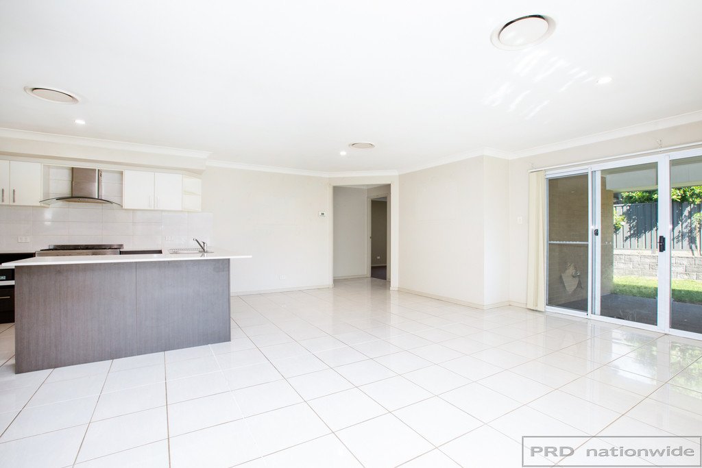3 Pomax Close EAST MAITLAND 6