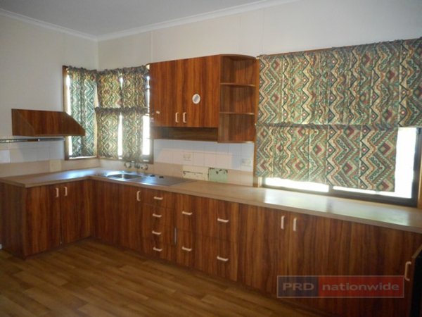 3 Quartz Street ADELONG 3