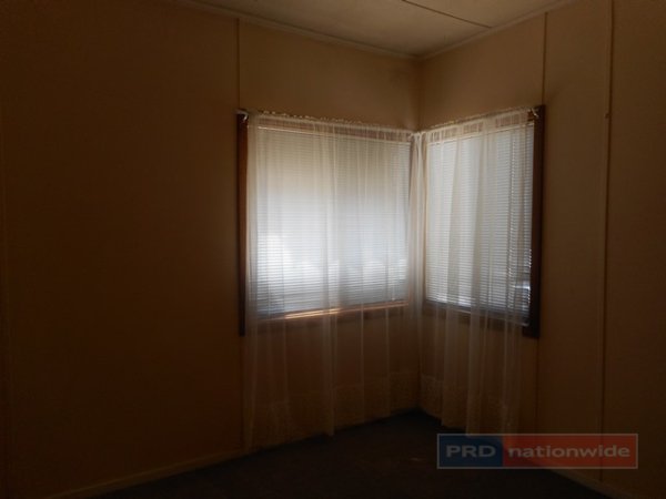 3 Quartz Street ADELONG 5