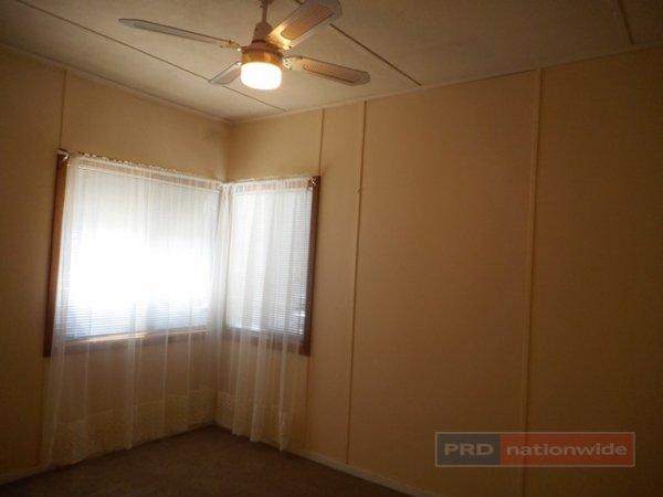 3 Quartz Street ADELONG 15