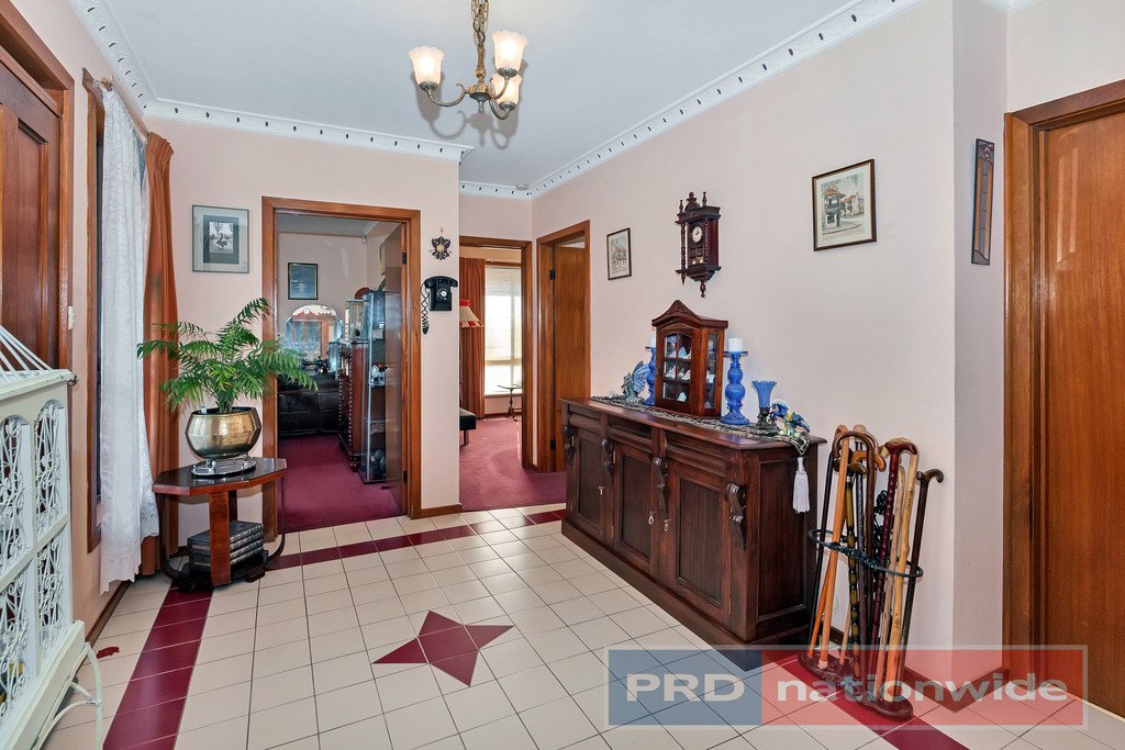 3 Raymond Crescent BROWN HILL 3