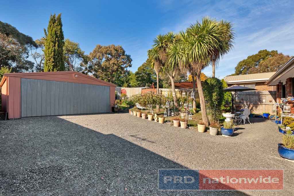 3 Raymond Crescent BROWN HILL 8