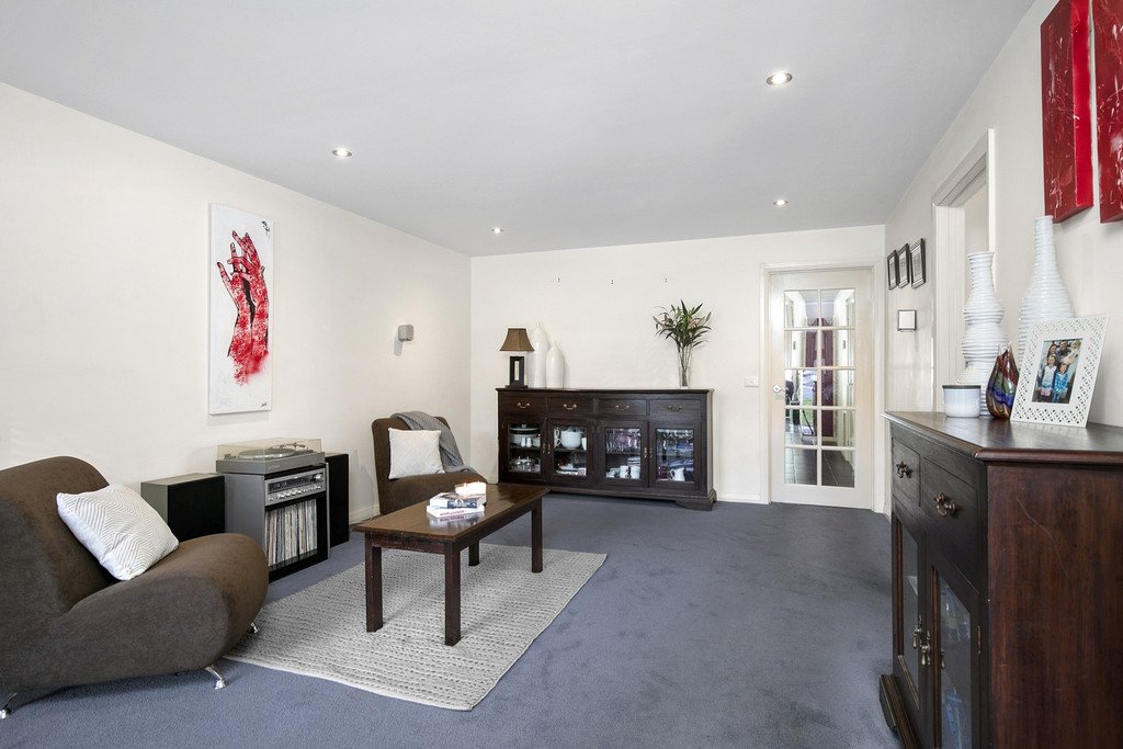 3 Redwood Court MOUNT HELEN 5