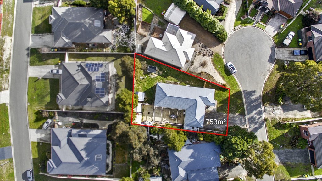 3 Redwood Court MOUNT HELEN 23