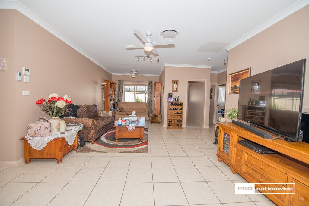 3 Rosella Avenue TAMWORTH 4