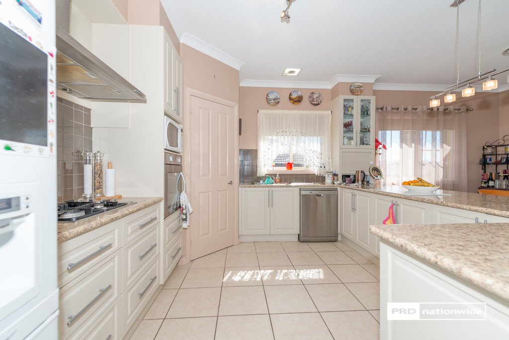 3 Rosella Avenue TAMWORTH 5