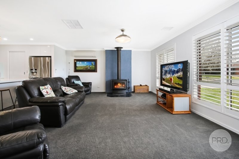 3 Rowen Court LAVINGTON 5