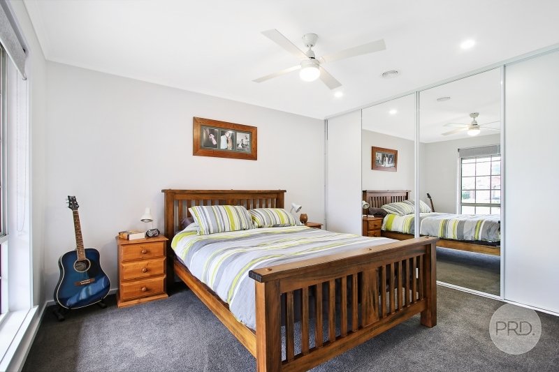 3 Rowen Court LAVINGTON 6