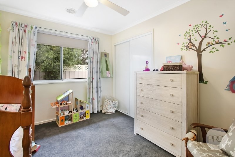3 Rowen Court LAVINGTON 8