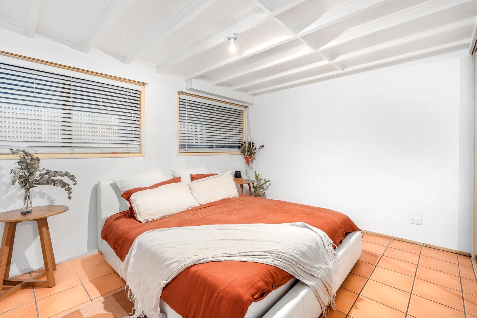 3 Seaview Parade ELANORA 9