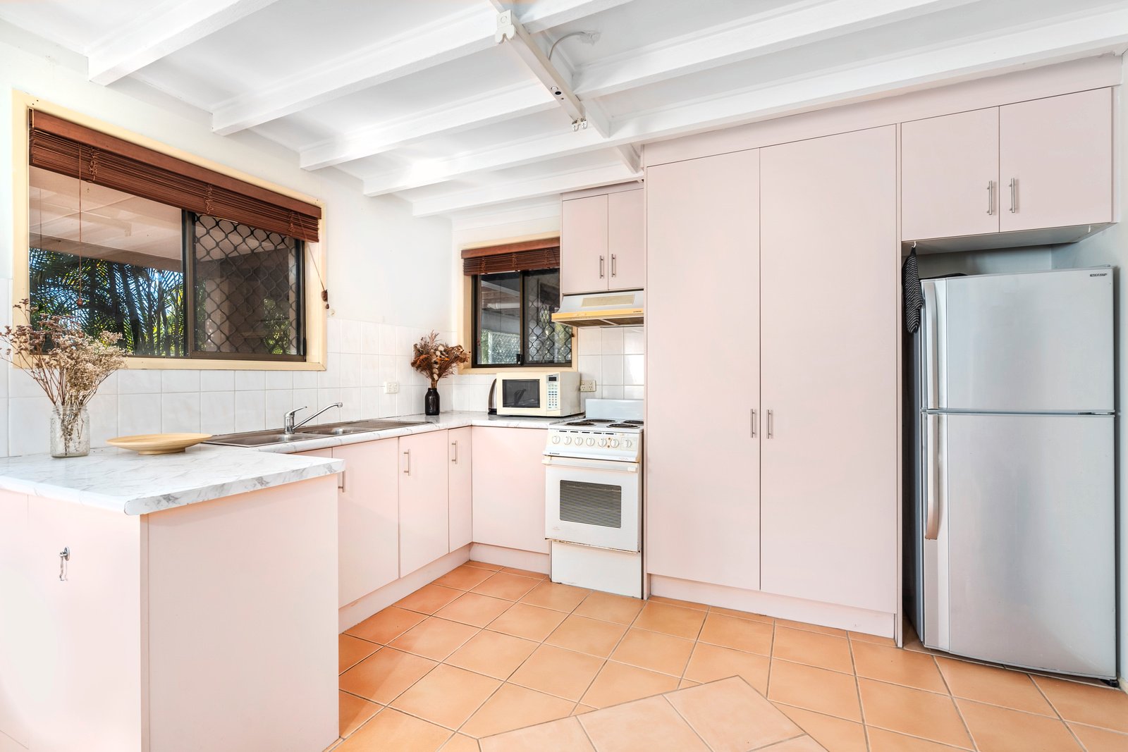 3 Seaview Parade ELANORA 10