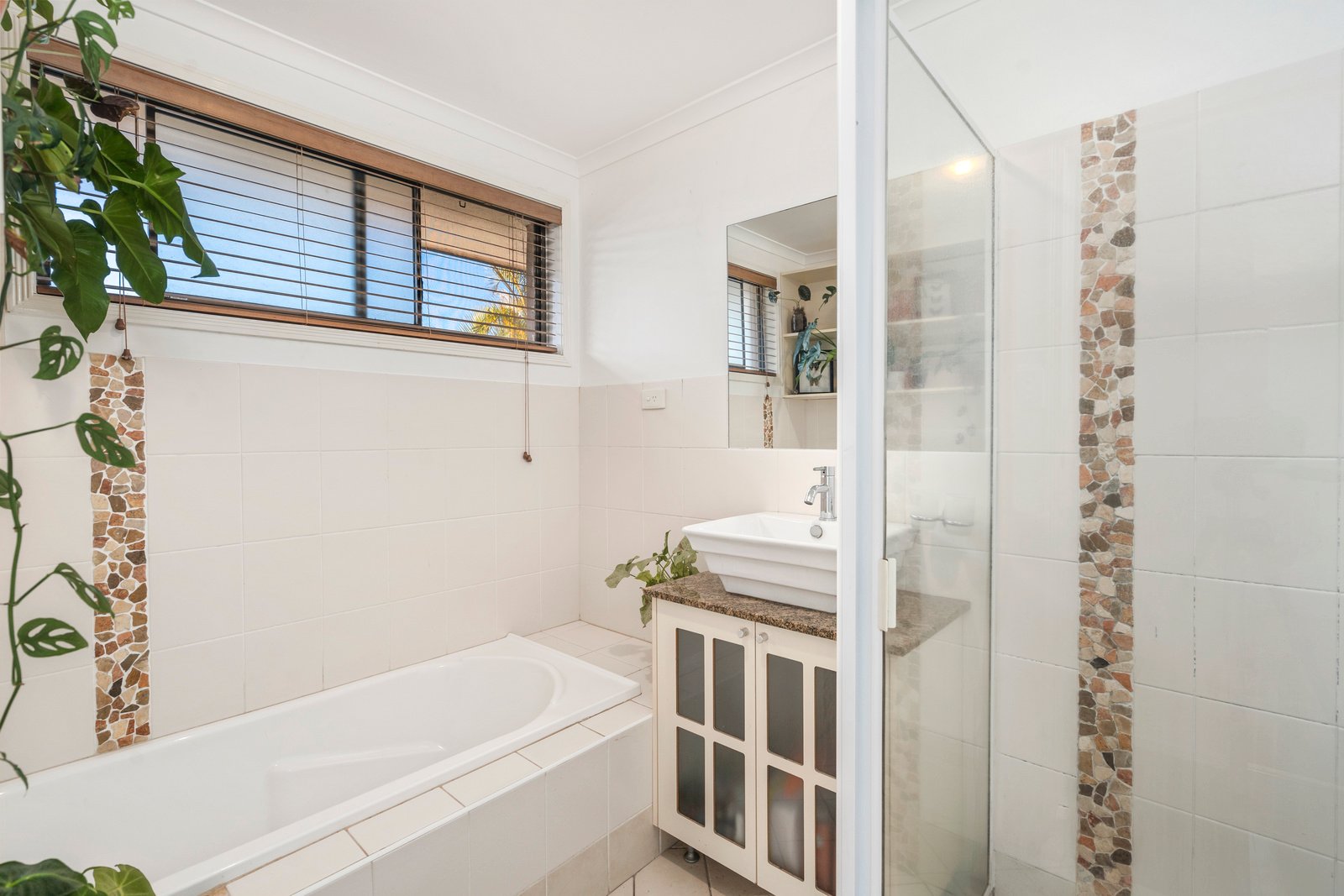 3 Seaview Parade ELANORA 11