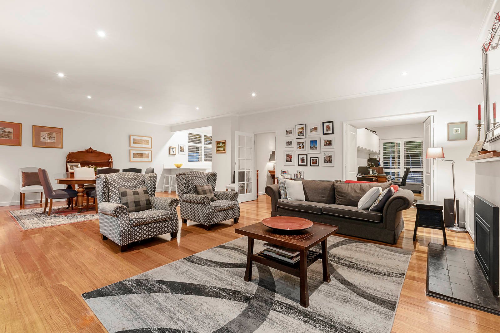 Real Estate and Property in 3 Selwyn Court, Toorak, VIC