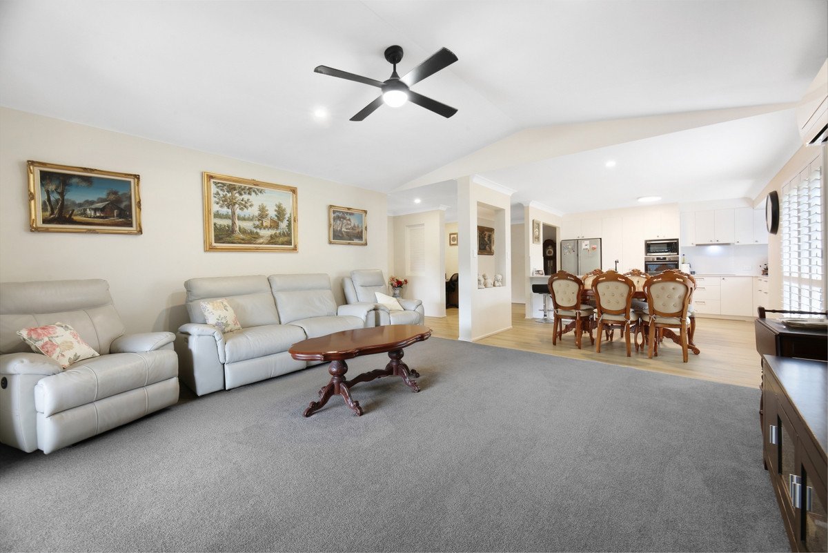 3 Sharscay Close BURLEIGH HEADS 2