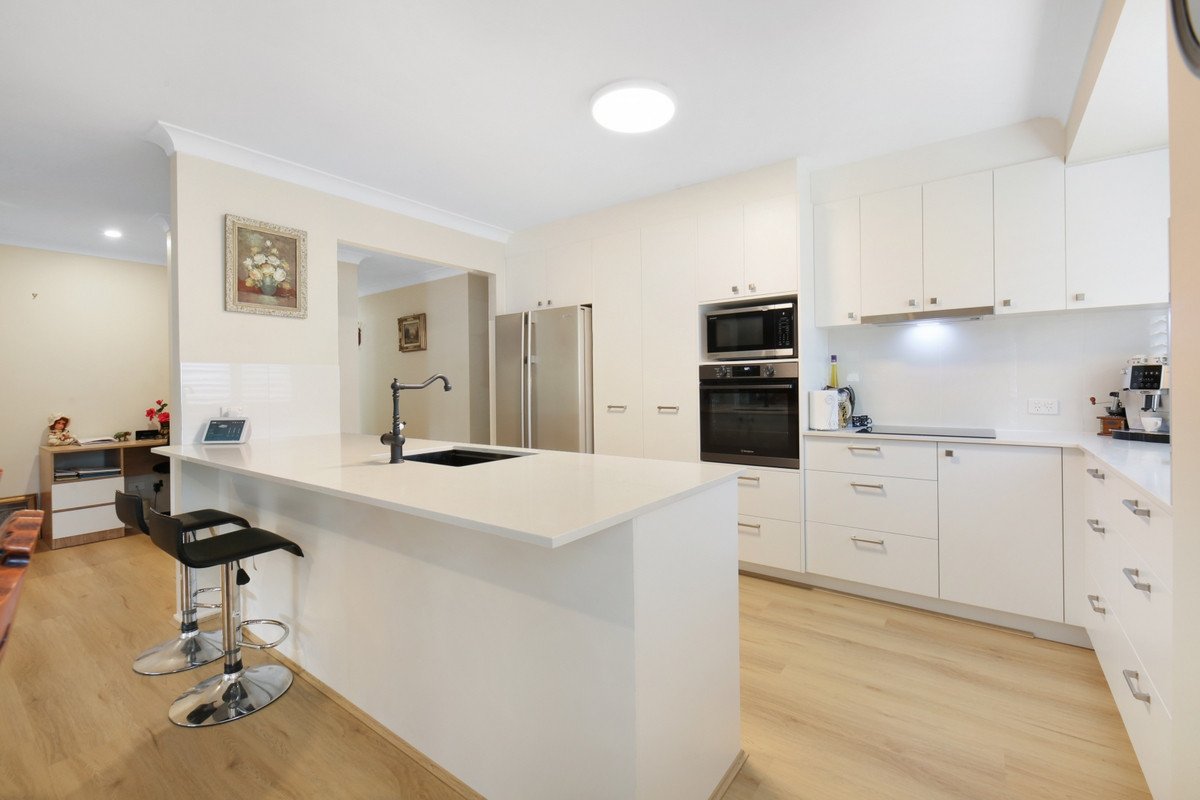 3 Sharscay Close BURLEIGH HEADS 3