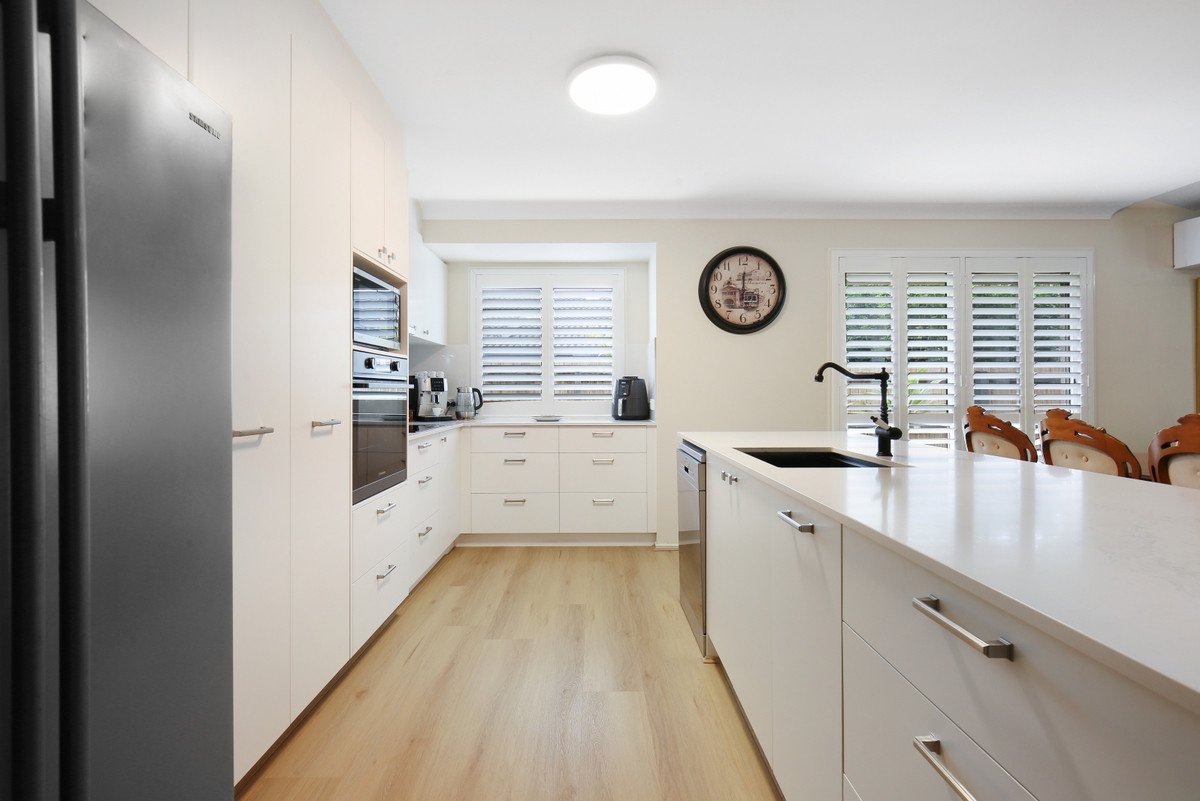 3 Sharscay Close BURLEIGH HEADS 4