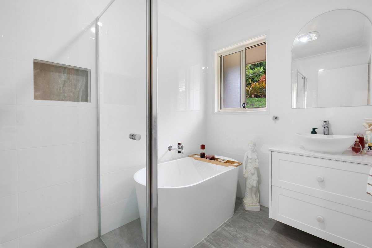 3 Sharscay Close BURLEIGH HEADS 16