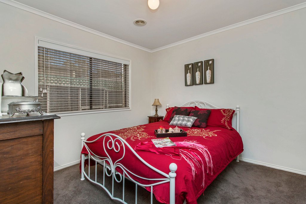 3 Shepherds Glen STRATHFIELDSAYE 10