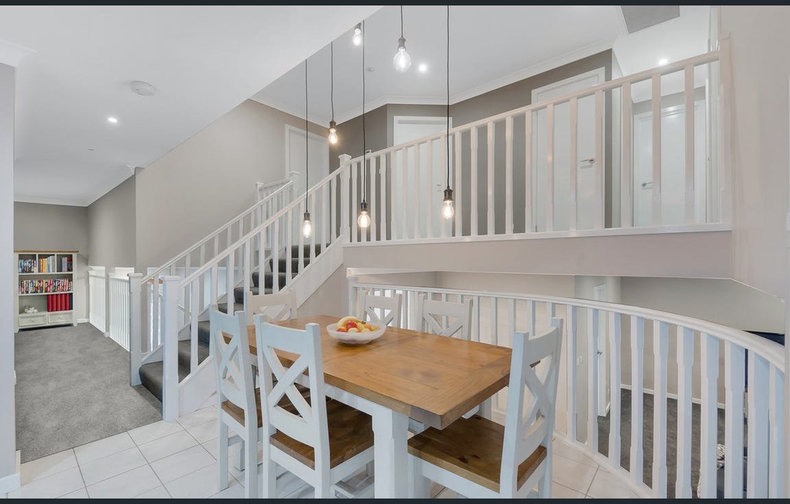 3 Short St  Springwood 8