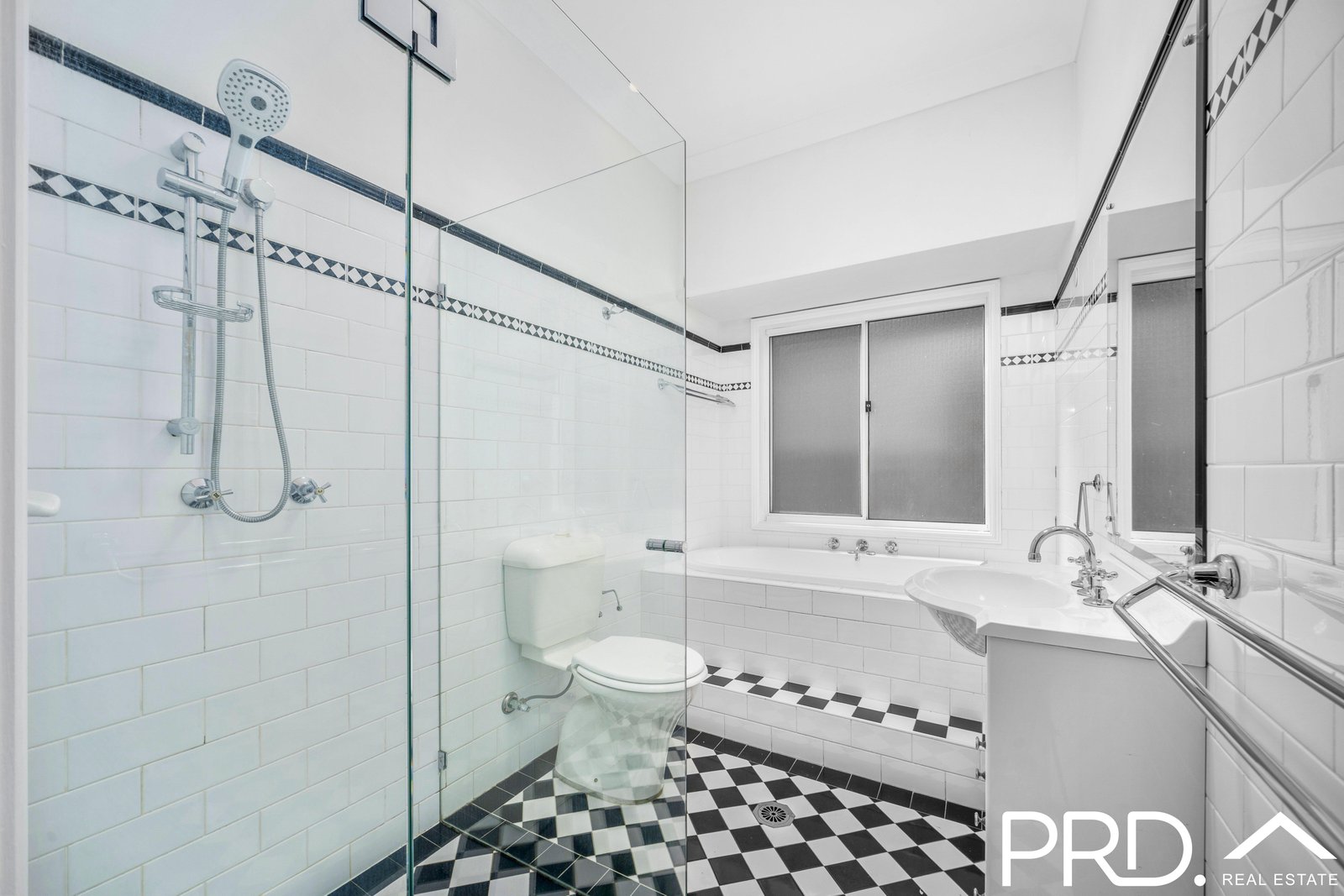 3 Singleton Avenue EAST HILLS 6