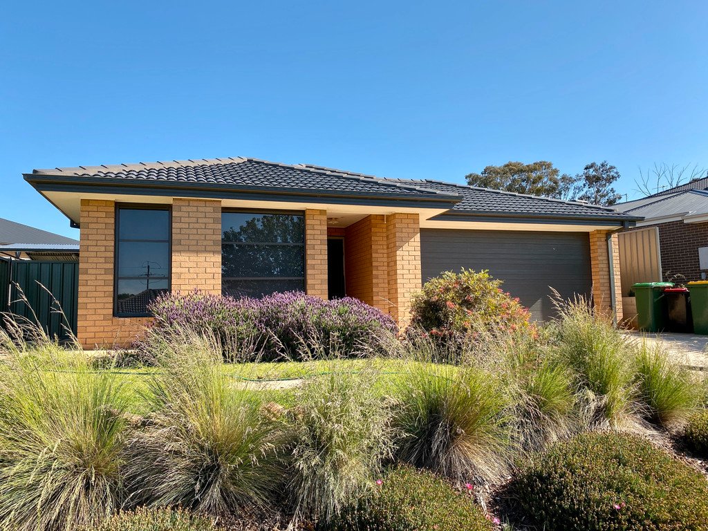 3 Smiggins Drive THURGOONA 1