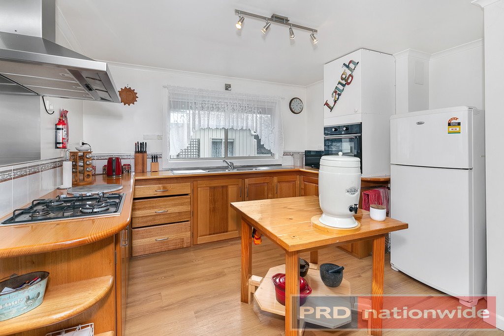 3 Springwood Close ENFIELD 7