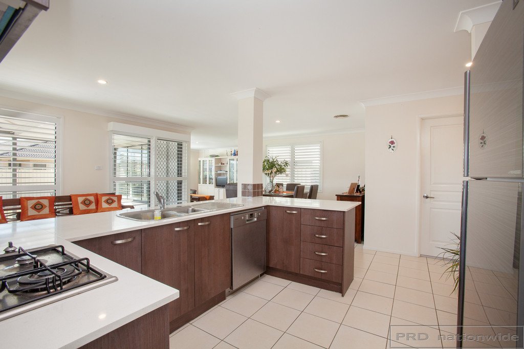 3 Tallowwood Way THORNTON 4