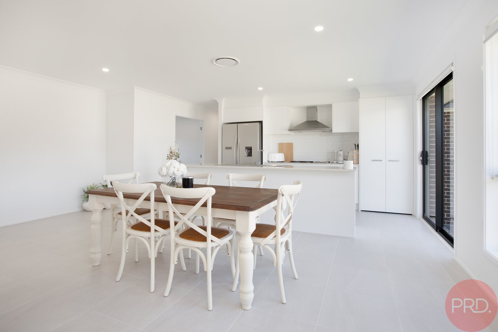 3 Tatler Street CLIFTLEIGH 9