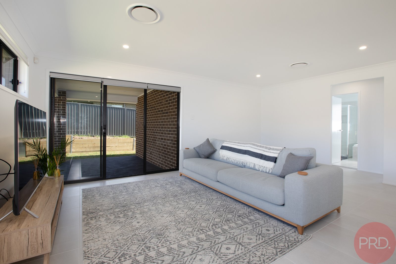 3 Tatler Street CLIFTLEIGH 10