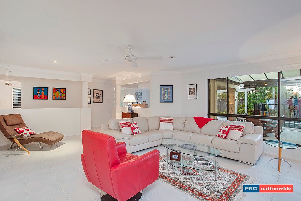 3 Taveuni Street BURLEIGH WATERS 2