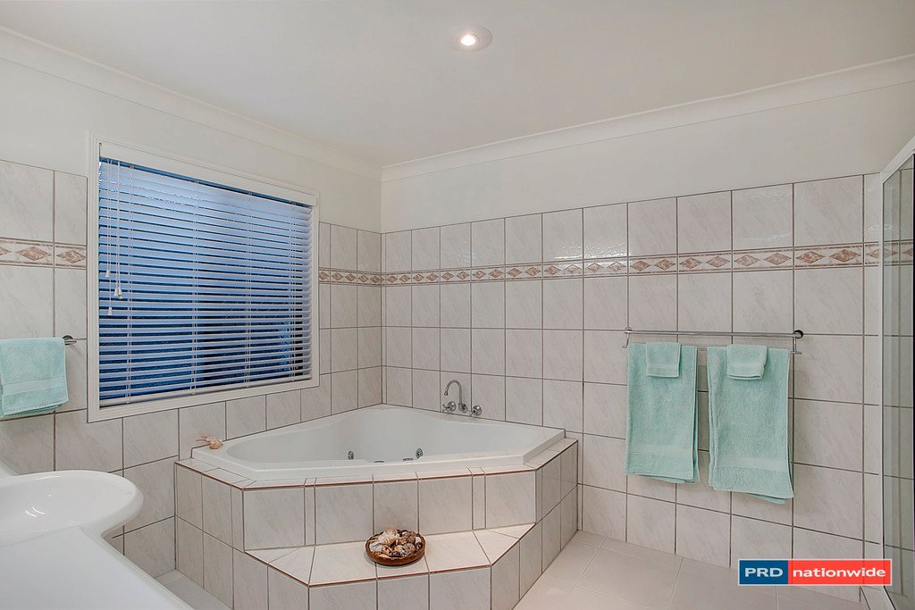 3 Taveuni Street BURLEIGH WATERS 12