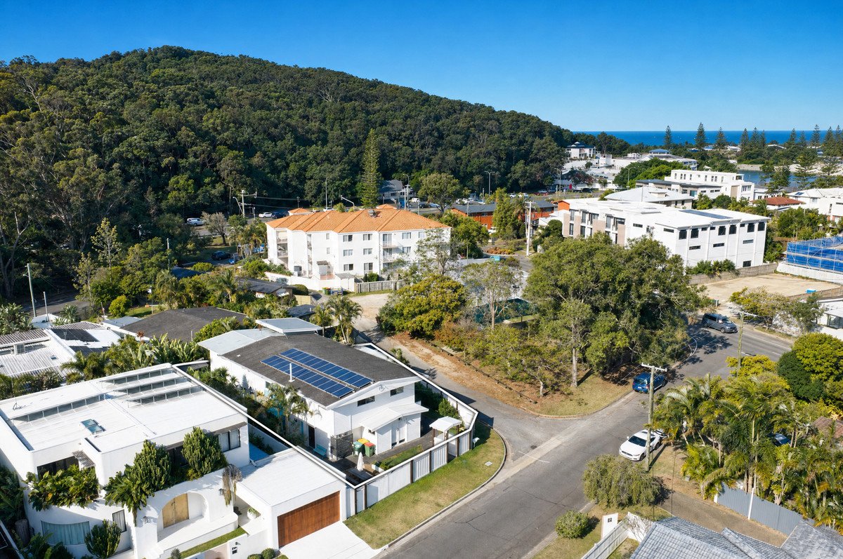 3 Tawarri Crescent Burleigh Heads 15
